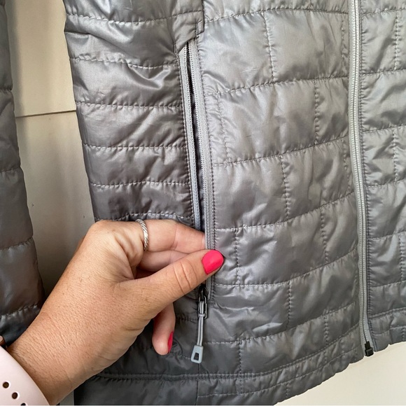 PATAGONIA • Women’s Nano Puff Jacket in Feather Gray, size XS - Picture 7 of 13